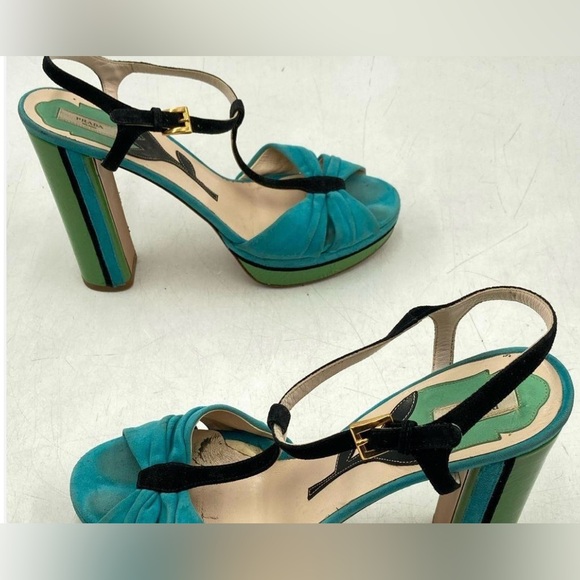 Authentic PRADA
Suede T-Strap Sandals size 38.5 - Picture 4 of 9